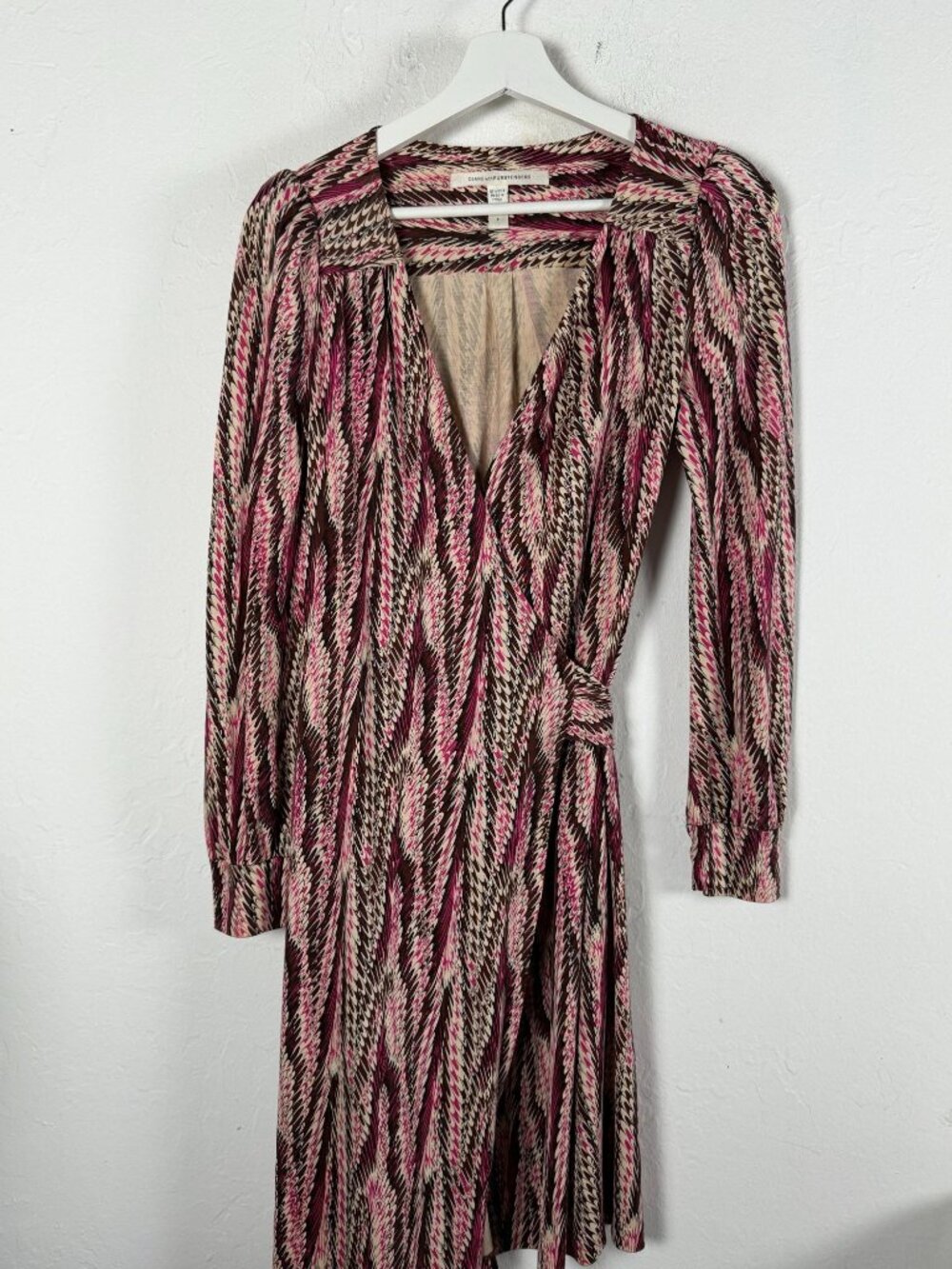 Diane von Furstenberg Silk Wrap Dress Feather Print Pink Brown Long Sleeve Sz 8